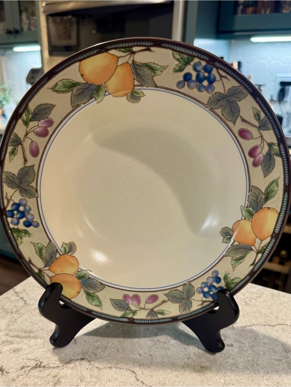 Mikasa Intaglio Garden Harvest Rimmed Soup Bowl 9 1/8” Wide. CAC29 Mukriple aval